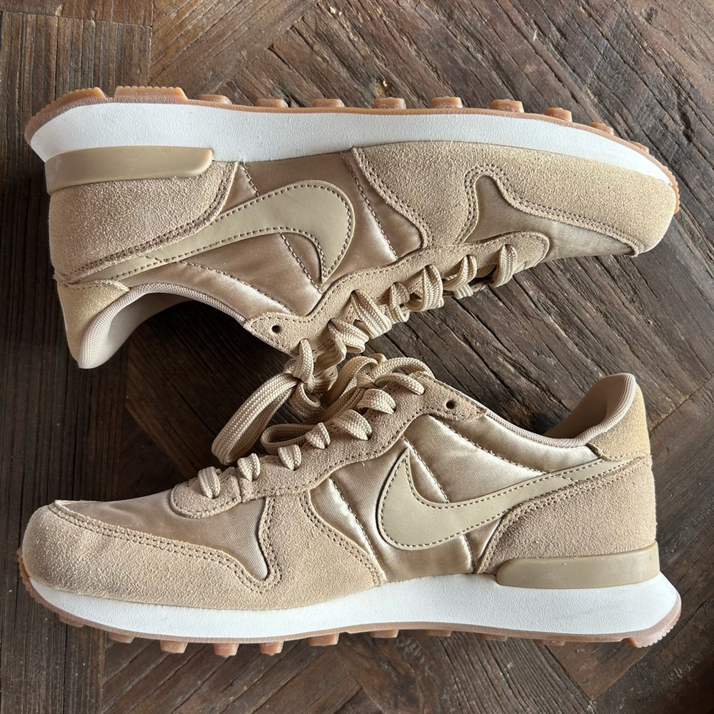 Nike Women’s Internationalist in Gold